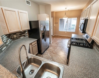 2000 Quartz Cliff Street - Photo Thumbnail 8
