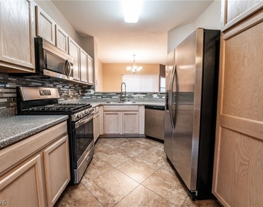 2000 Quartz Cliff Street - Photo Thumbnail 11