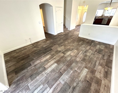 8877 Tomnitz Avenue - Photo Thumbnail 6
