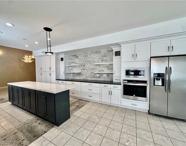 8645 Robinson Ridge Drive - Photo Thumbnail 9