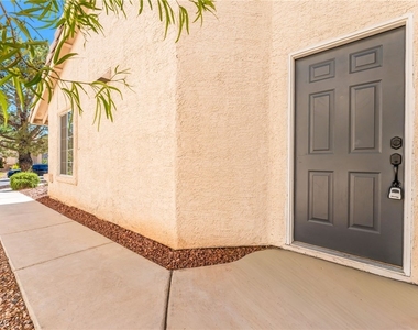 9724 Panorama Cliff Drive - Photo Thumbnail 4