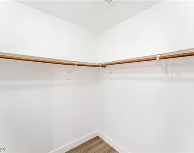 9724 Panorama Cliff Drive - Photo Thumbnail 21