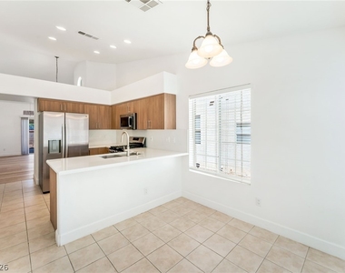 9724 Panorama Cliff Drive - Photo Thumbnail 12
