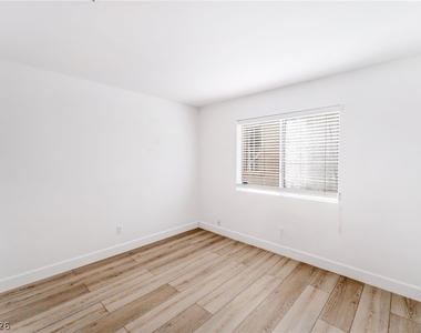 9724 Panorama Cliff Drive - Photo Thumbnail 24