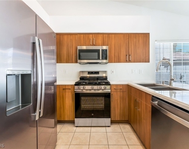 9724 Panorama Cliff Drive - Photo Thumbnail 14