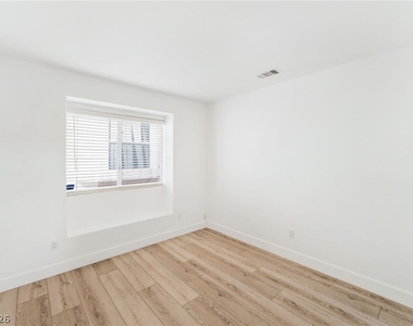 9724 Panorama Cliff Drive - Photo Thumbnail 28