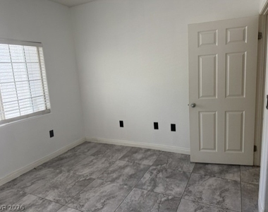 3318 N Decatur Boulevard - Photo Thumbnail 31