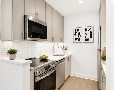 West 35th Street - Photo Thumbnail 2
