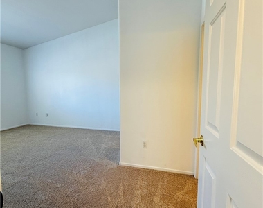 352 Pine Haven Street - Photo Thumbnail 11