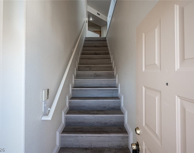 8555 W Russell Road - Photo Thumbnail 3