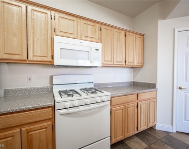 8555 W Russell Road - Photo Thumbnail 16