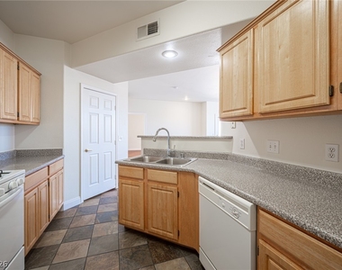 8555 W Russell Road - Photo Thumbnail 18