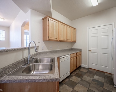 8555 W Russell Road - Photo Thumbnail 14