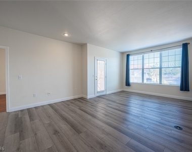 8555 W Russell Road - Photo Thumbnail 5
