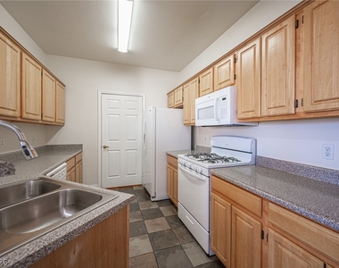 8555 W Russell Road - Photo Thumbnail 13