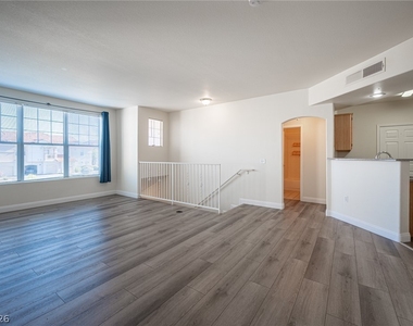 8555 W Russell Road - Photo Thumbnail 6