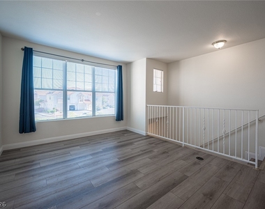 8555 W Russell Road - Photo Thumbnail 7