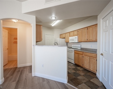 8555 W Russell Road - Photo Thumbnail 12