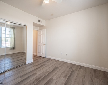 8555 W Russell Road - Photo Thumbnail 30