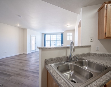 8555 W Russell Road - Photo Thumbnail 15