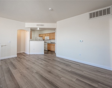 8555 W Russell Road - Photo Thumbnail 11