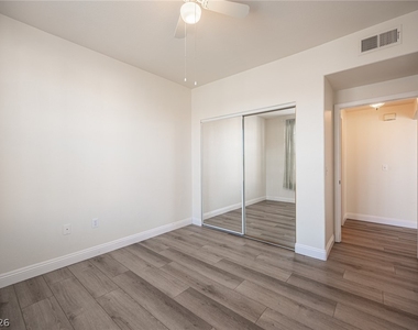 8555 W Russell Road - Photo Thumbnail 29