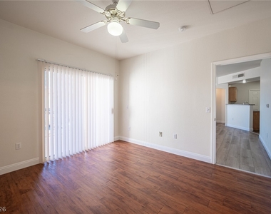 8555 W Russell Road - Photo Thumbnail 21