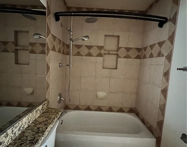 1517 Waterton - Photo Thumbnail 10