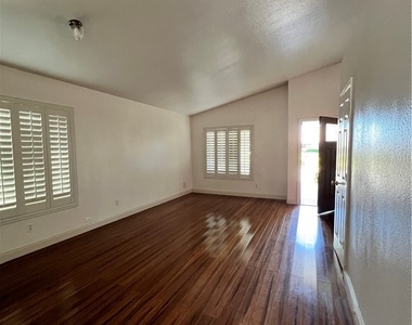 1517 Waterton - Photo Thumbnail 16