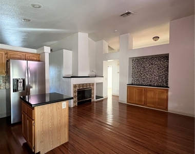 1517 Waterton - Photo Thumbnail 17
