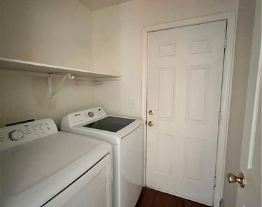 1517 Waterton - Photo Thumbnail 9