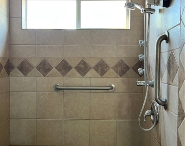 1517 Waterton - Photo Thumbnail 6