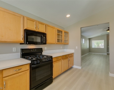 10342 Spider Rock Avenue - Photo Thumbnail 41