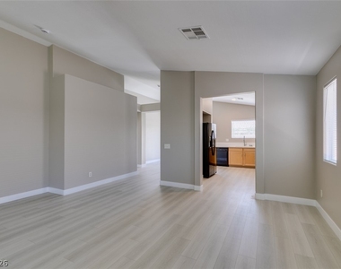 10342 Spider Rock Avenue - Photo Thumbnail 4