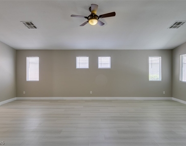 10342 Spider Rock Avenue - Photo Thumbnail 17