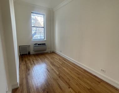 York Avenue - Photo Thumbnail 10