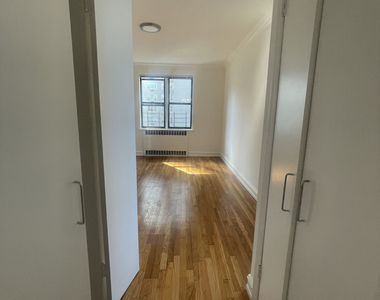 York Avenue - Photo Thumbnail 6