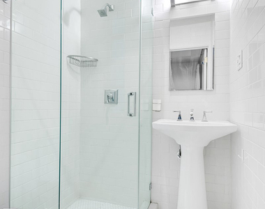 East 70th Street - Photo Thumbnail 7