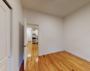 226 East 36th Street - Photo Thumbnail 2