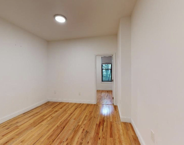 226 East 36th Street - Photo Thumbnail 4