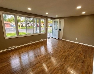 213 Sunflower Drive - Photo Thumbnail 4