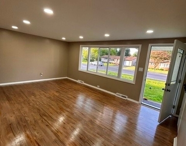 213 Sunflower Drive - Photo Thumbnail 3