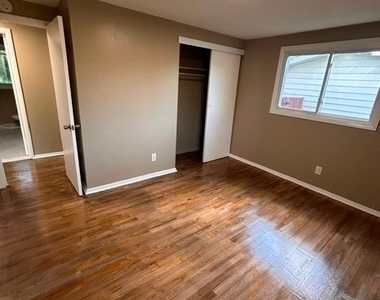 213 Sunflower Drive - Photo Thumbnail 11