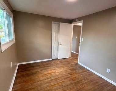 213 Sunflower Drive - Photo Thumbnail 12