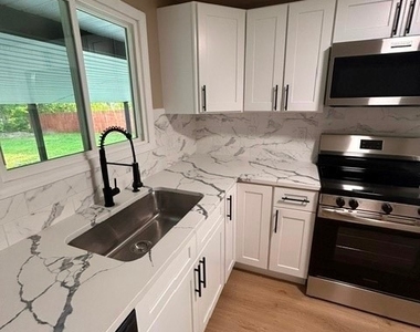 213 Sunflower Drive - Photo Thumbnail 7