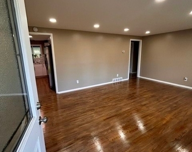 213 Sunflower Drive - Photo Thumbnail 2