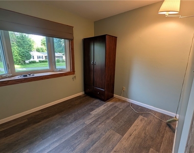 15 Wexford Road - Photo Thumbnail 11