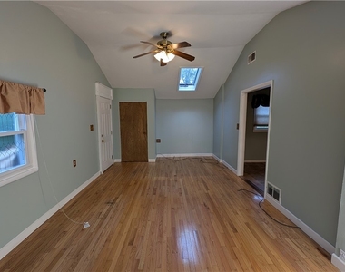 15 Wexford Road - Photo Thumbnail 9