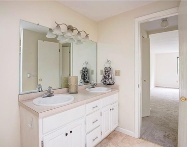 4836 Huntwood - Photo Thumbnail 12