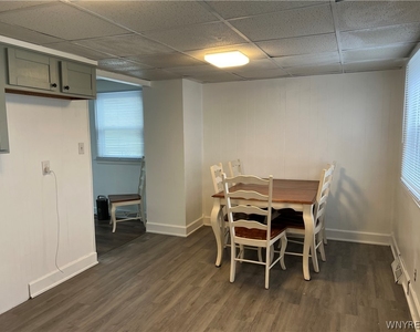 512 Cayuga Road - Photo Thumbnail 4